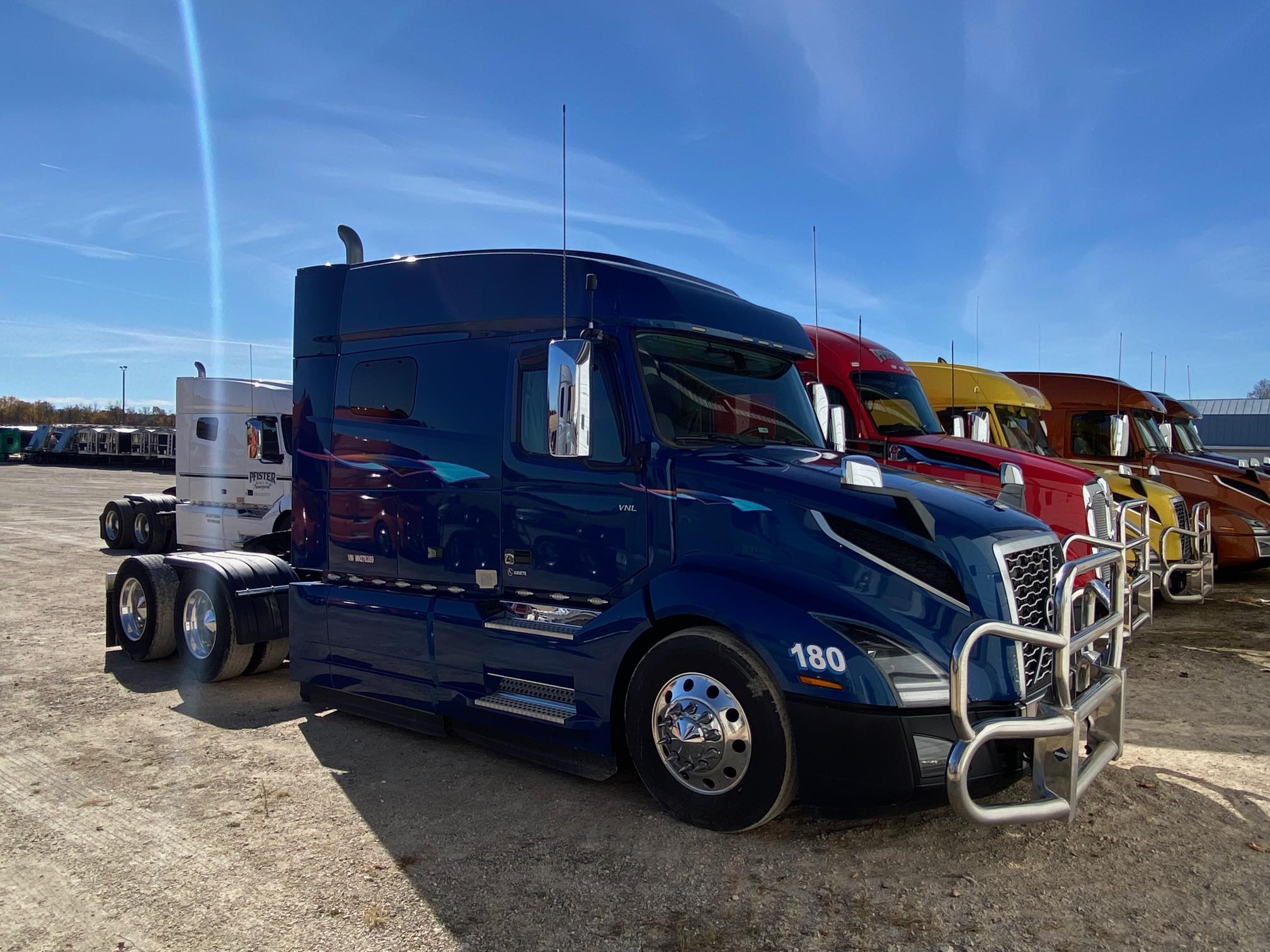 2021 VOLVO VNL - Image 8